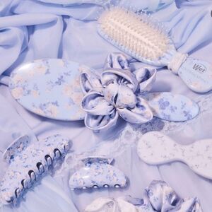 LoveShackFancy Paddle Mini Detangler
Hair Brush - Everblooming Rosettes